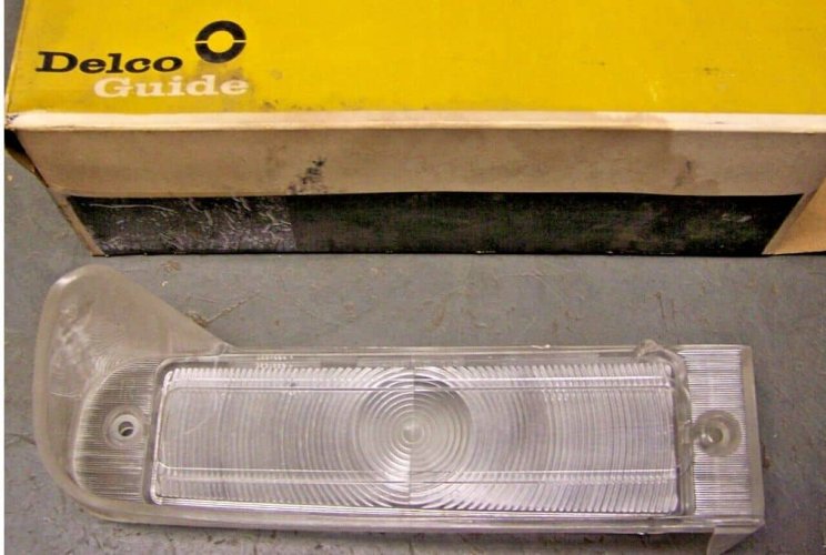 Lens Park 1966: Pontiac full size RH Front NOS GM