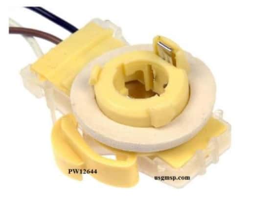 Socket Tail Lamp: 76-86 Various GM - 3 wire